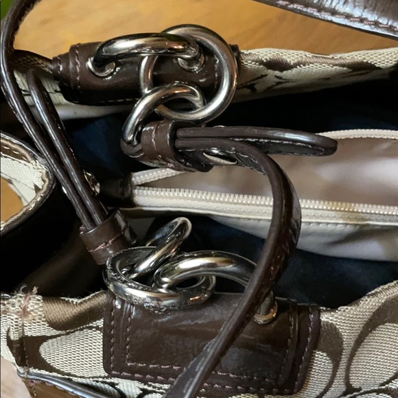 Signature Coach Brown Shoulder Bag - Picture 5 of 16